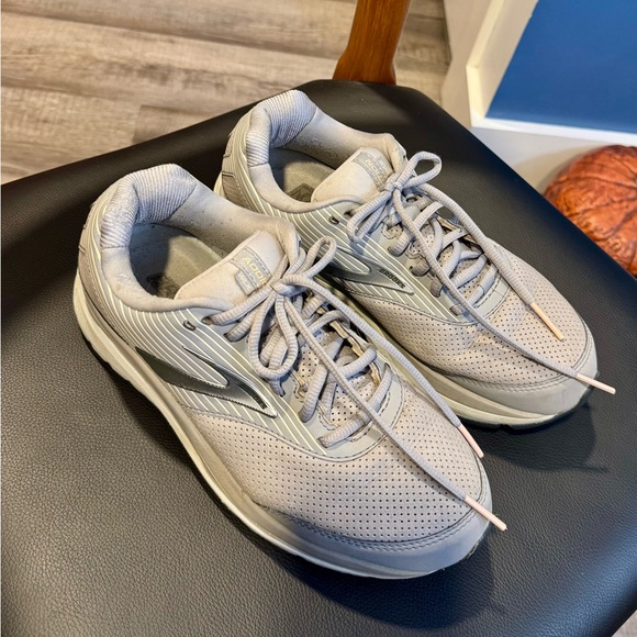 Brook’s Addiction Walker Suede Sneakers
Women’s Size 9 Wide - Picture 2 of 10